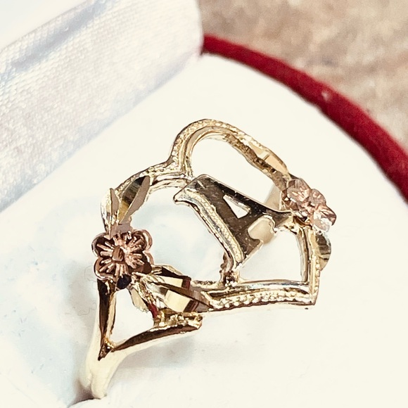 Initial Ring 10k gold - Picture 2 of 7